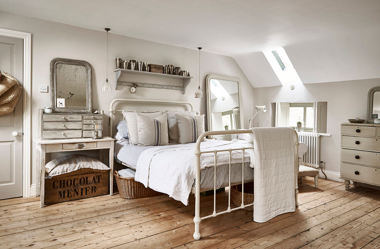 The Dairy House: A Serene Cottage in England 11 the-dairy-house-hampshire-main-bedroom-peagreen-locations