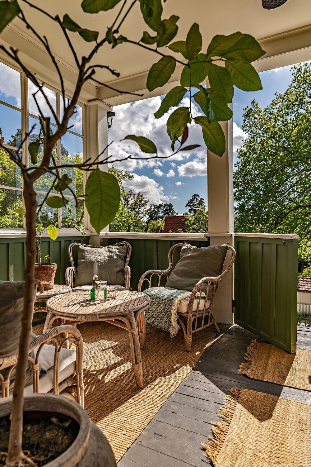 Bold Colors in a 1920s Villa in Sweden 27 veranda-colorful-swedish-home-nordroom