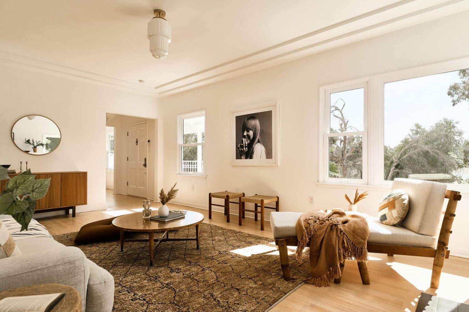 Warm Neutrals in a Lovely Home in Silver Lake, Los Angeles 5 warm-neutrals-earthy-tones-sitting-room-nordroom