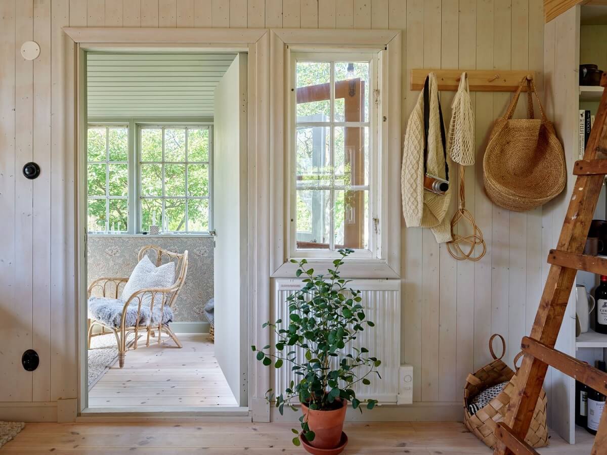 A Cozy Renovated Cottage on a Swedish Allotment 13 wooden-renovated-swedish-summer-house-nordroom