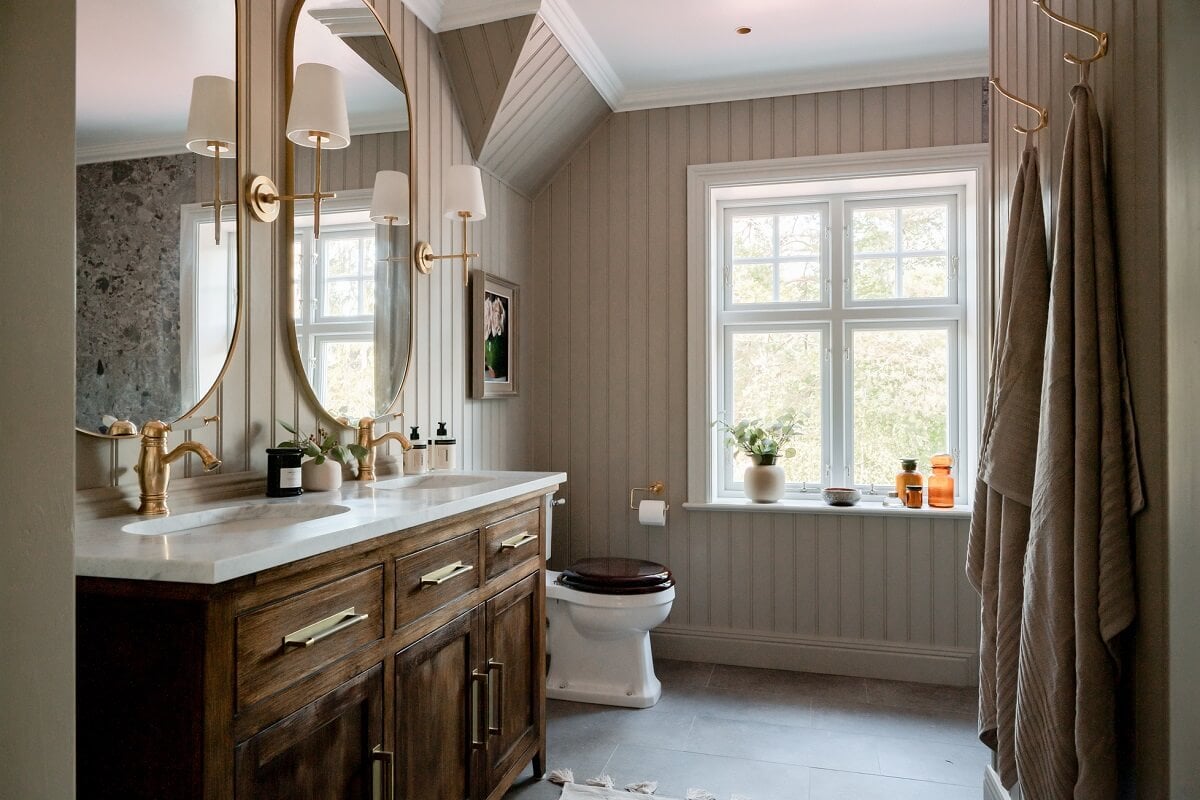 A Luxurious Archipelago Villa in Sweden 12 bathroom-anitque-wooden-vanity-nordroom