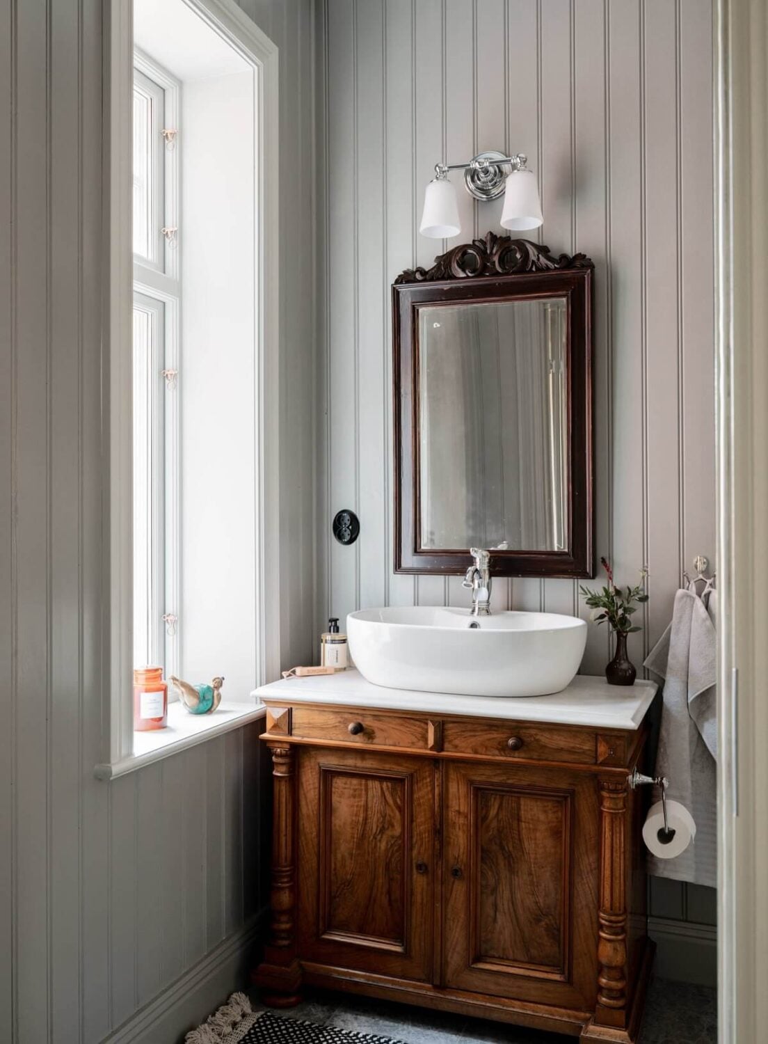 A Luxurious Archipelago Villa in Sweden 7 bathroom-antique-vanity-villa-sweden-nordroom