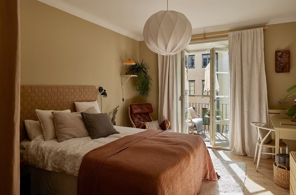 A Small Nordic Home Decorated in Warm Light Colors 10 bedroom-beige-green-walls-pink-bedding-balcony-desk-nordroom
