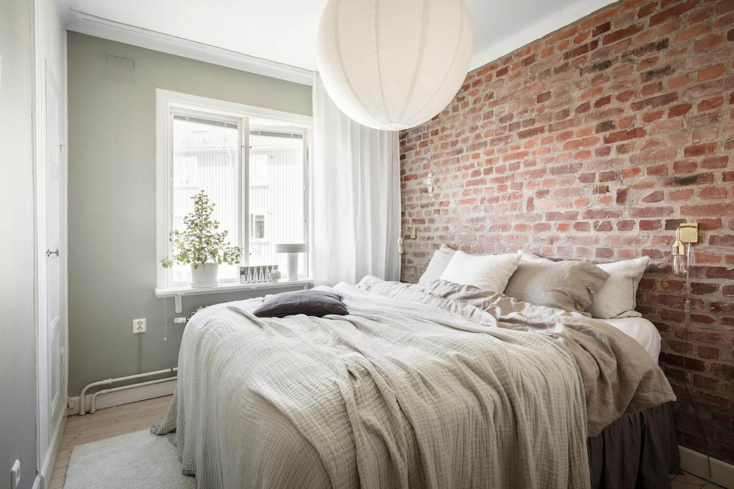 A Living Room with Pink Accents in a Light Attic Apartment 17 bedroom-brick-wall-nordic-apartment-nordroom