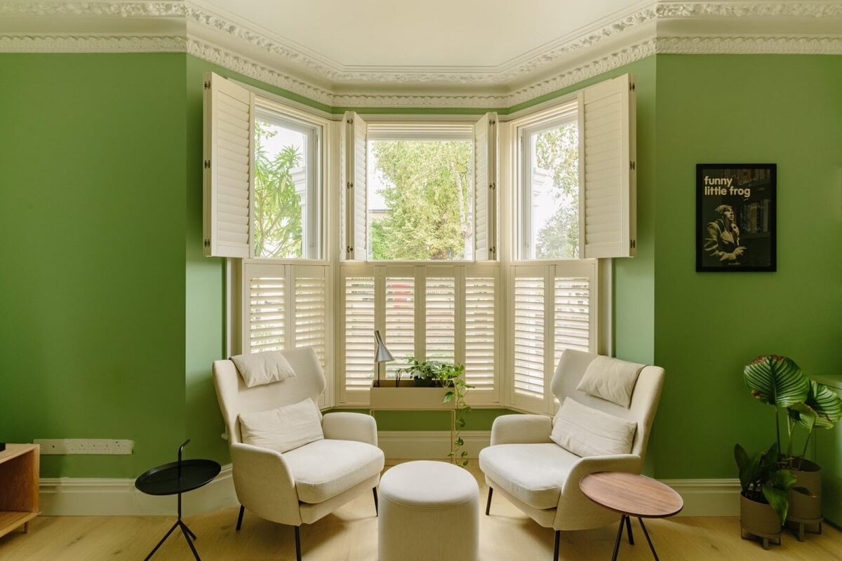 A London Home with a Cheerful Green Sitting Room 4 breakfast-room-green-farrow-ball-living-room-bay-window-nordroom