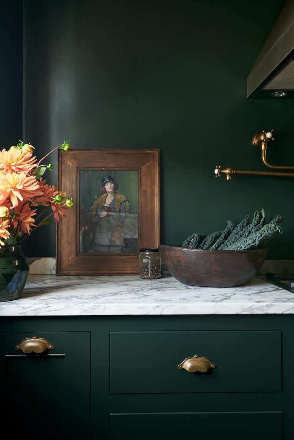 A Small Dark Green Classic English deVOL Kitchen 8 dark-green-classic-english-devol-kitchen-vintage-art-nordroom