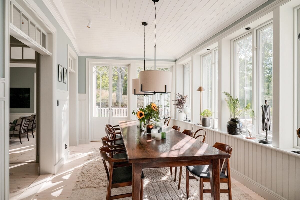 A Luxurious Archipelago Villa in Sweden 3 dining-room-luxurious-villa-nordroom
