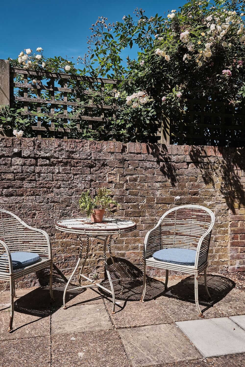 Bold Colors in a Charming English Cottage 21 english-cottage-terrace-nordroom