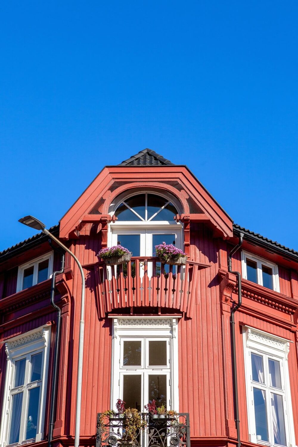 A Charming Attic Apartment Decorated with Color 32 exterior-attic-apartment-norway-nordroom