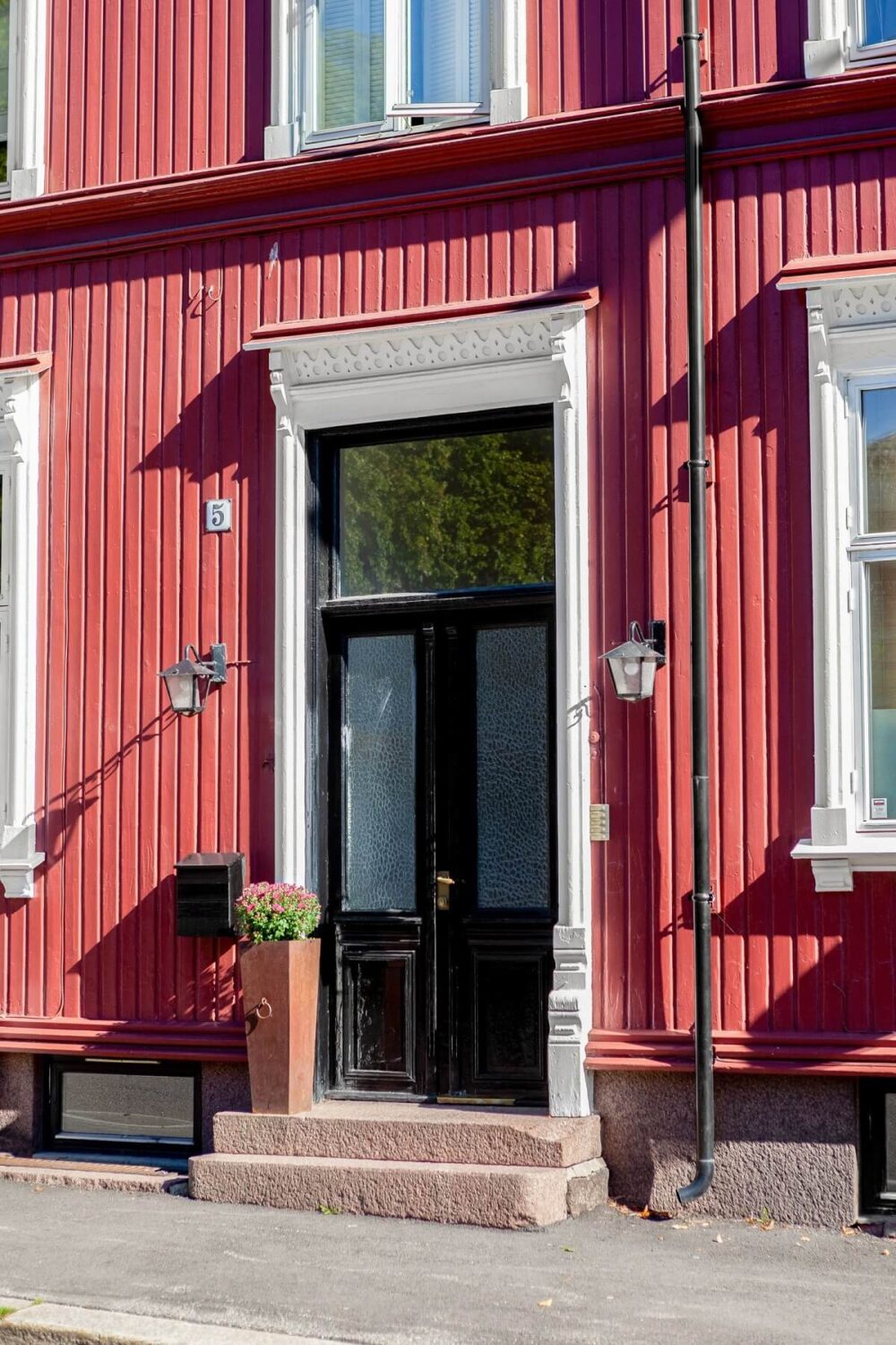 A Charming Attic Apartment Decorated with Color 31 exterior-double-front-door-apartment-norway-nordroom