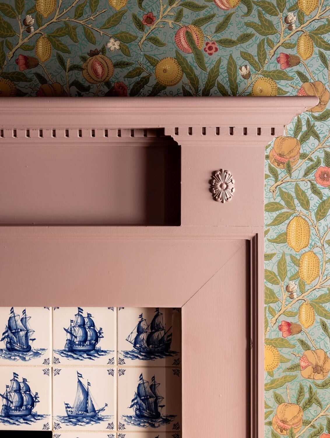 Sherwin-Williams Color of the Year 2023: Redend Point 36 fireplace-delft-tiles-mauve-pink-fireplace-william-morris-wallpaper-nordroom
