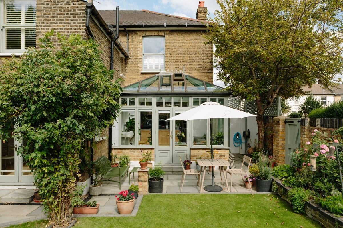 A London Home with a Cheerful Green Sitting Room 20 garden-exterior-conservatory-victorian-home-london-nordroom