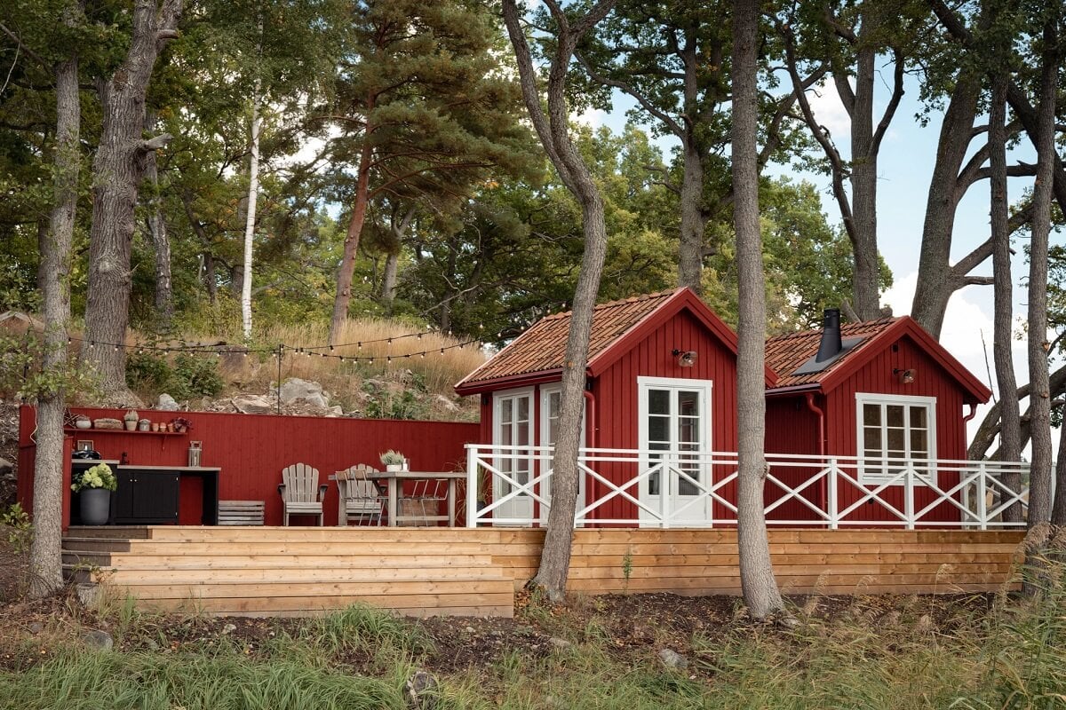 A Luxurious Archipelago Villa in Sweden 17 garden-outdoor-kitchen-swedish-villa-nordroom