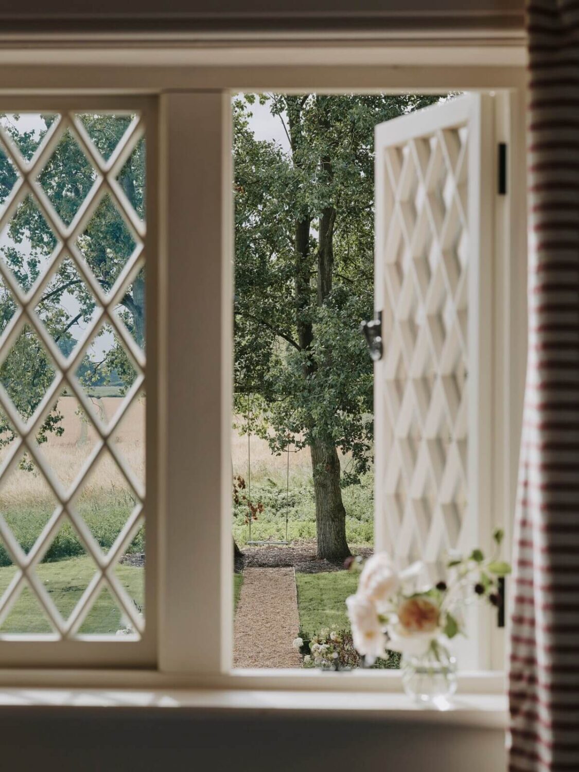 A Magical Pink Cottage in the English Countryside 5 garden-view-cottage-england-nordroom
