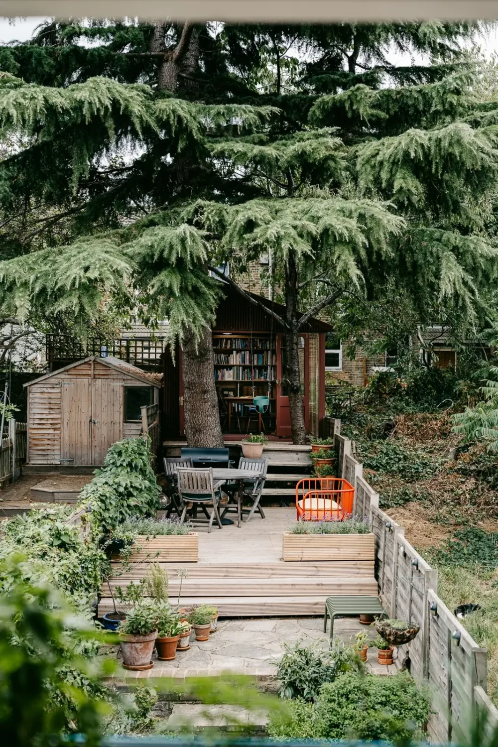 A London Home with Modern Extension and Color Accents 18 garden-with-reading-shed-nordroom