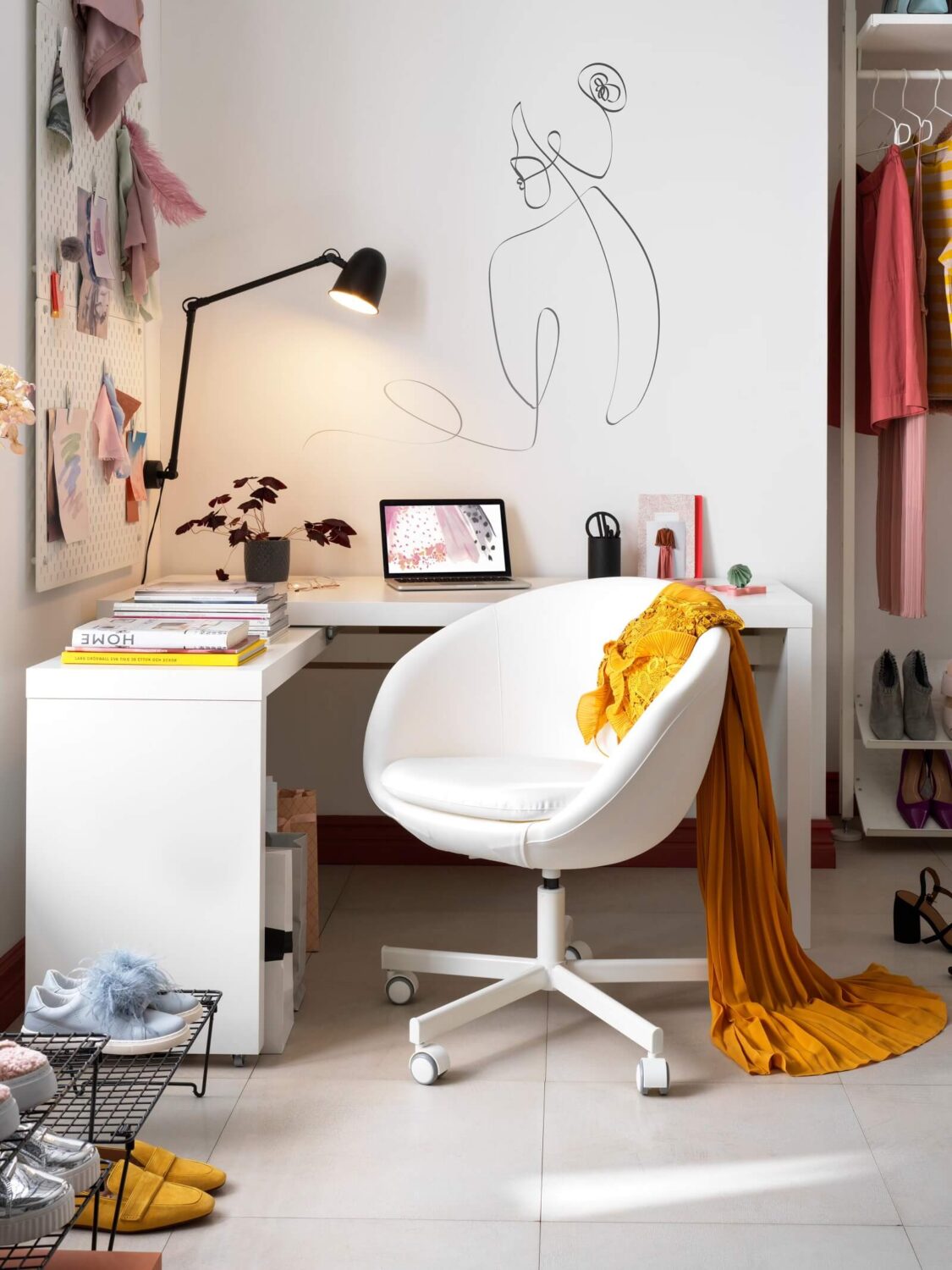 Double Desk IKEA Hacks That Will Boost Your Productivity 12 ikea-malm-desk-with-pull-out-nordroom