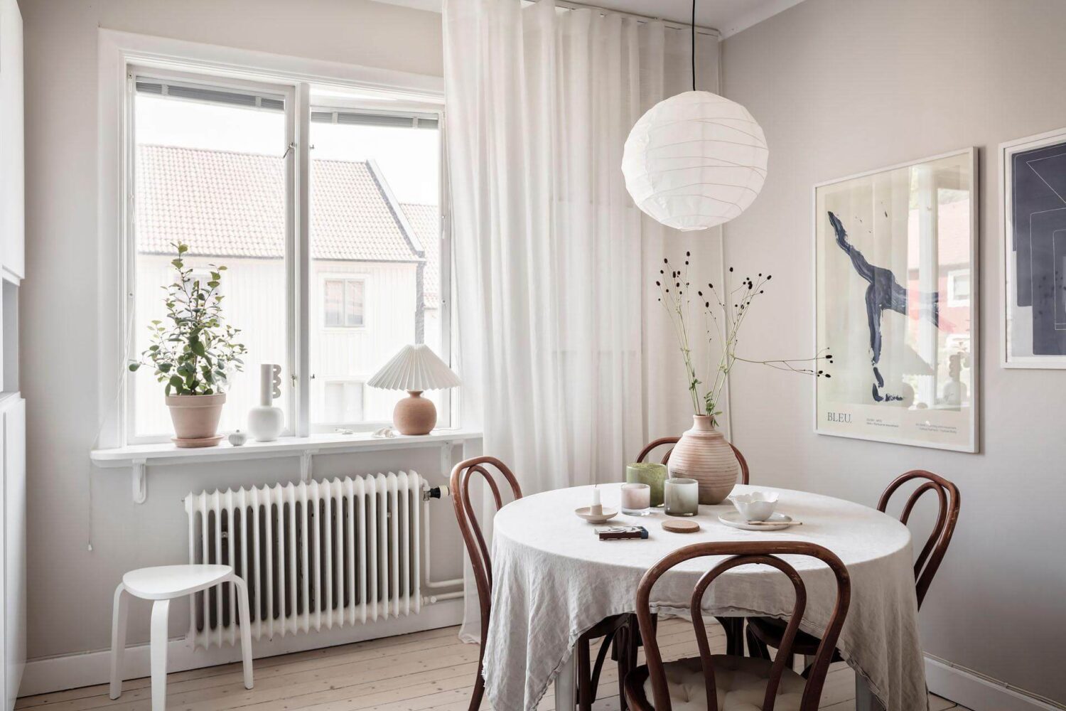 A Living Room with Pink Accents in a Light Attic Apartment 14 kitchen-round-dining-table-light-gray-walls-nordroom