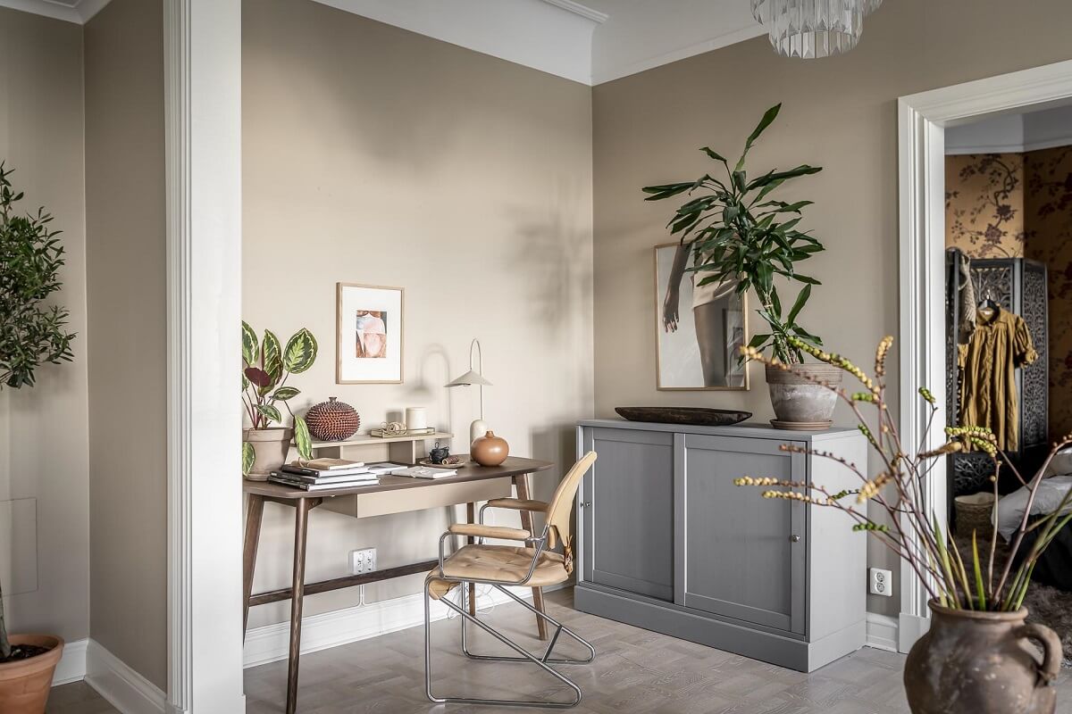 Magical Light in a Stylish Scandinavian Apartment 12 living-room-home-office-beige-wall-paint-nordroom