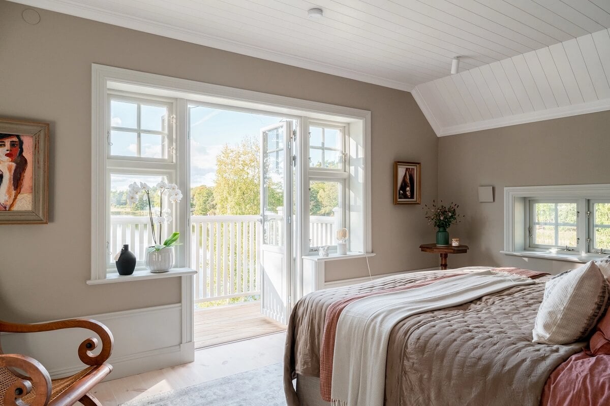 A Luxurious Archipelago Villa in Sweden 9 master-bedroom-sand-colored-walls-nordroom