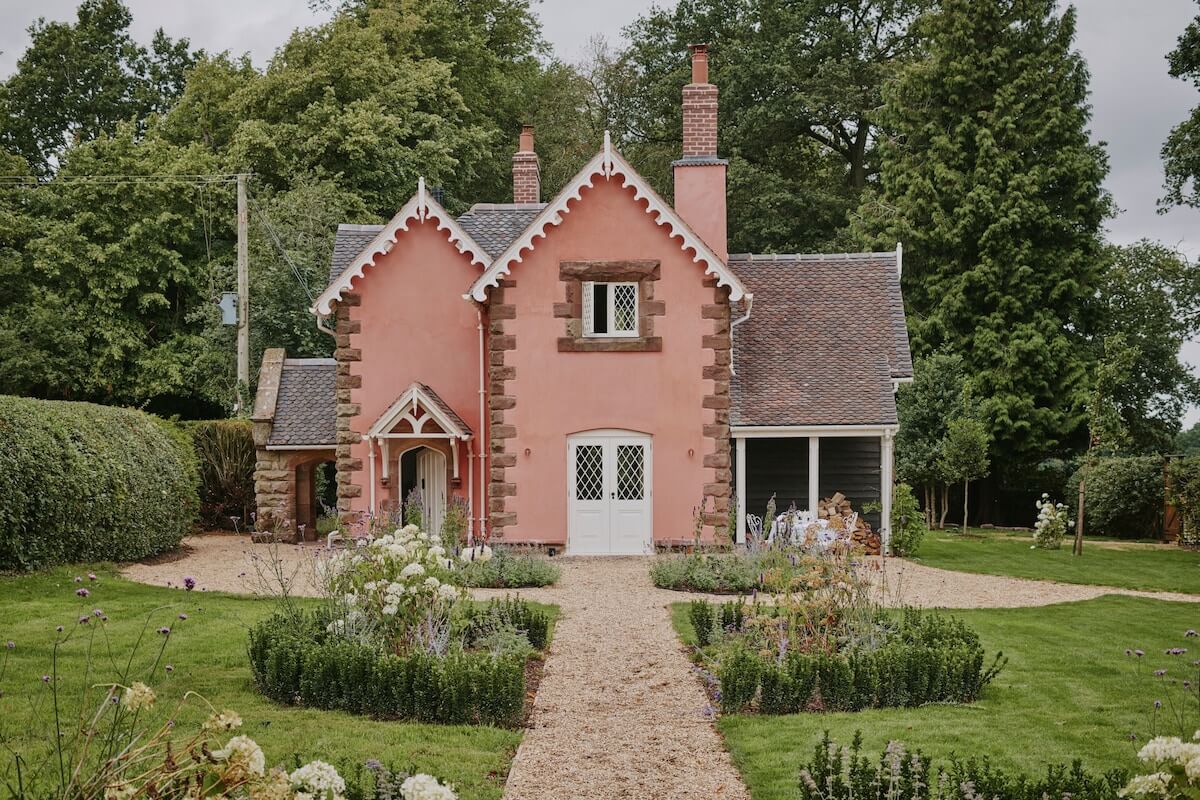 A Magical Pink Cottage in the English Countryside 19 pink-english-cottage-airbnb-rental-nordroom