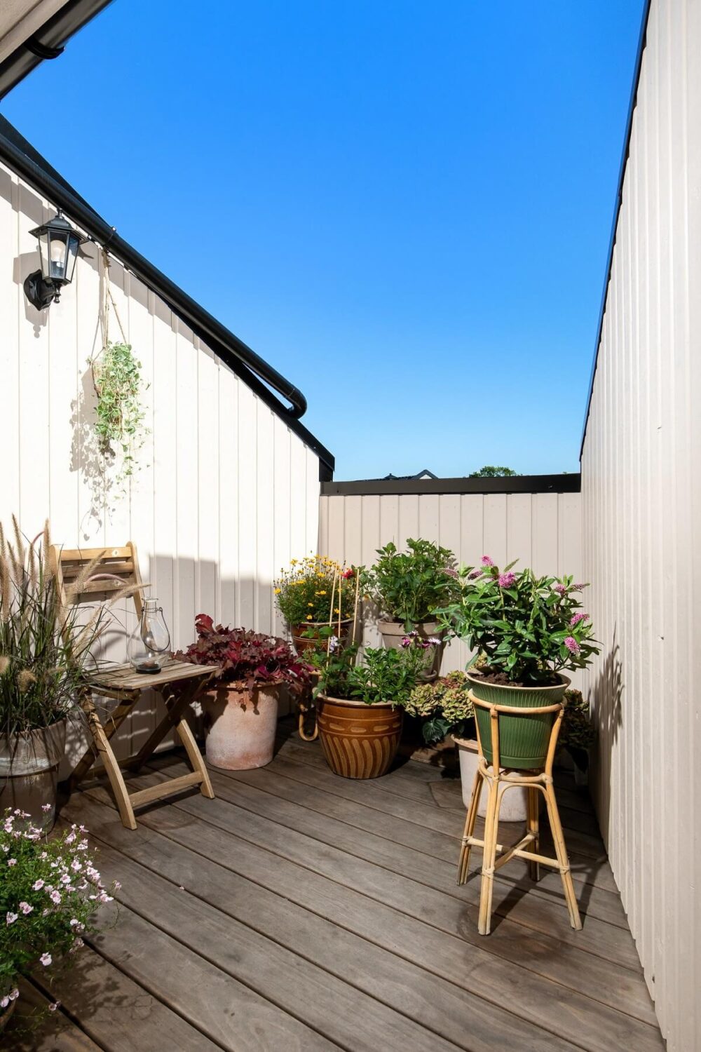 A Charming Attic Apartment Decorated with Color 30 roof-terrace-charming-colorful-norwegian-apartment-nordroom