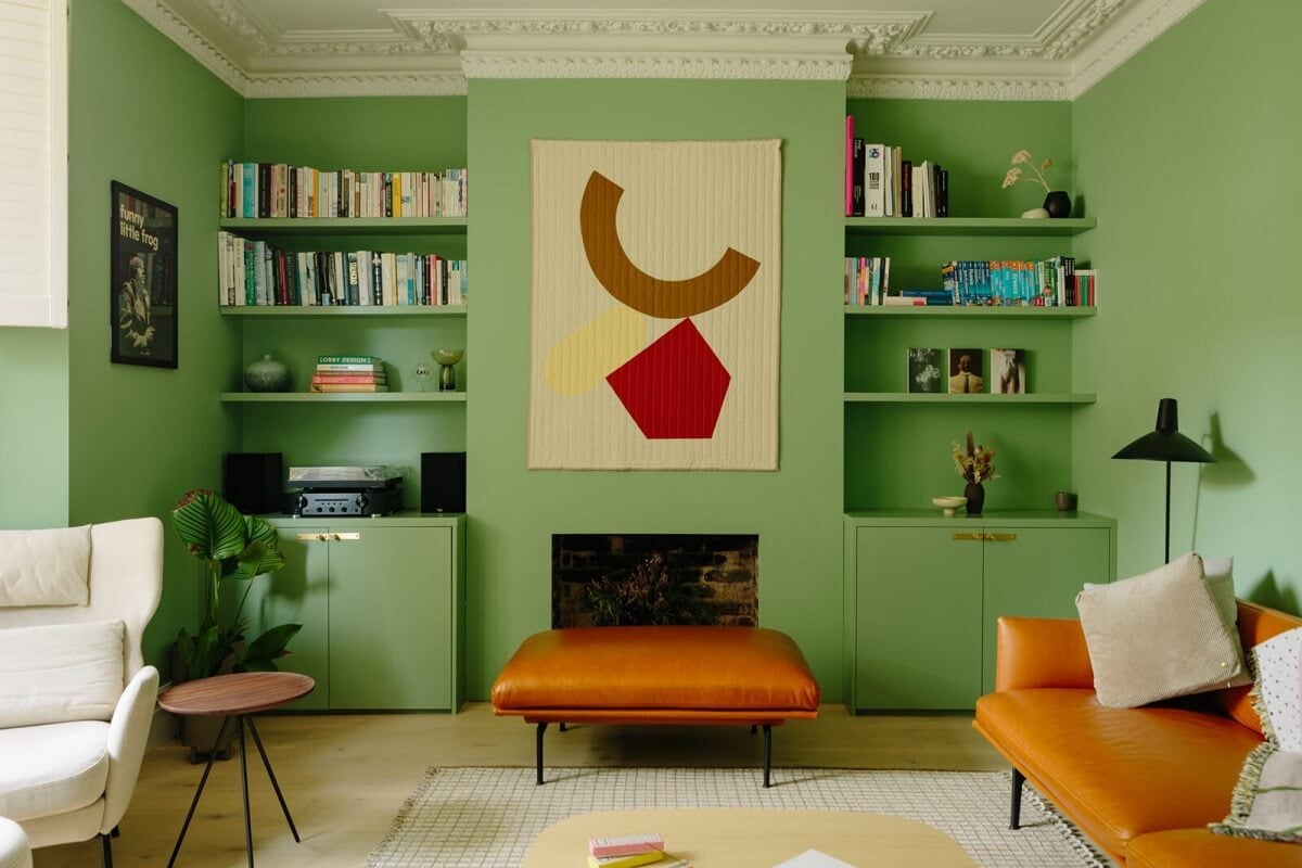 A London Home with a Cheerful Green Sitting Room 3 sitting-room-farrow-ball-breakfast-room-green-bookshelves-nordroom