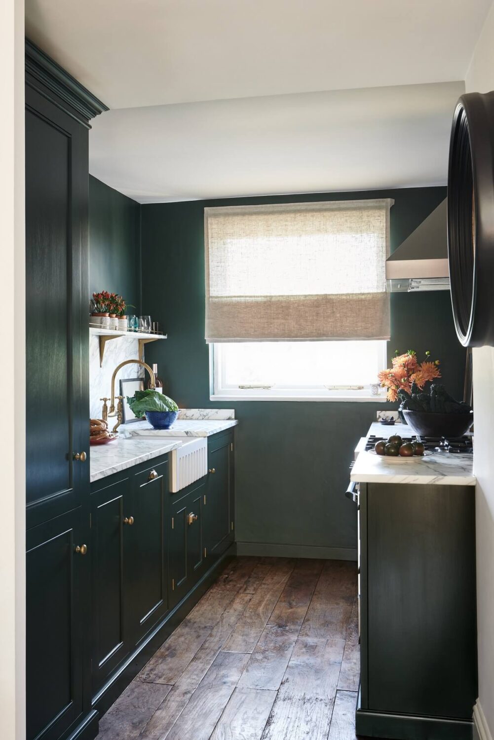 A Small Dark Green Classic English deVOL Kitchen 11 small-kitchen-classic-english-devol-cabinets-dark-green-walls-white-ceiling-nordroom
