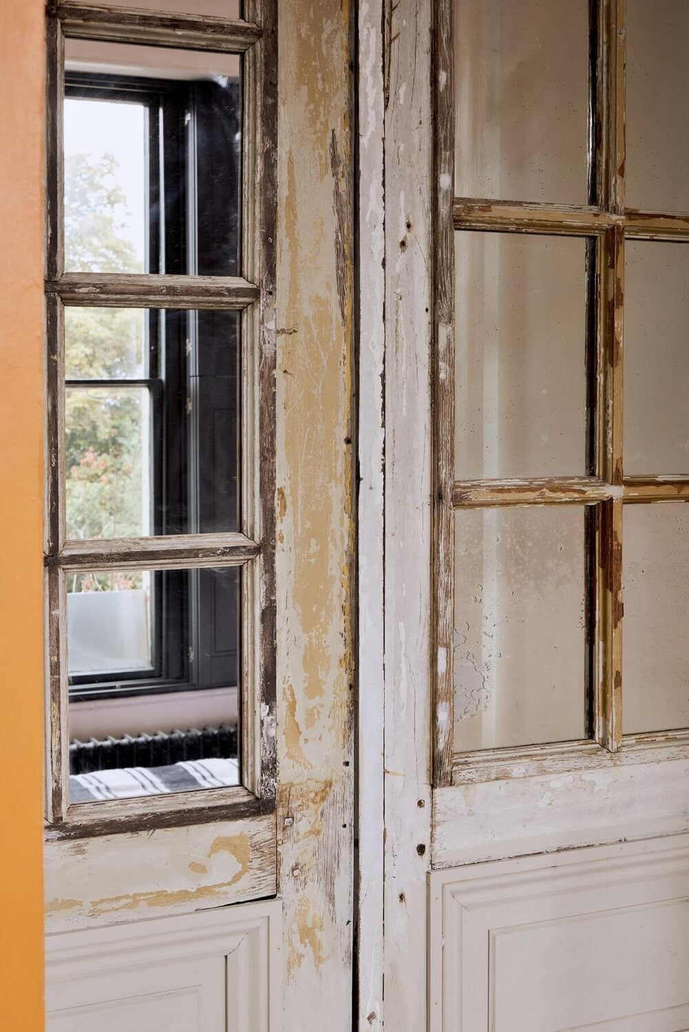 A Beautiful London Apartment in an Italianate Style Villa 14 antique-french-doors-london-apartment-nordroom