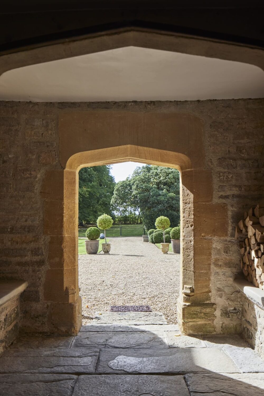A Restored Elizabethan Manor House in England 19 archway-elizabethan-manor-house-england-nordroom