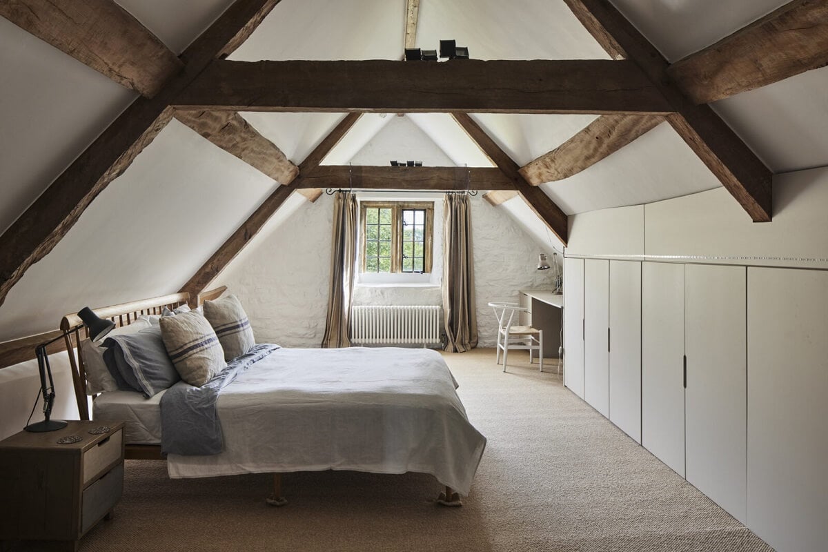 A Restored Elizabethan Manor House in England 18 attic-bedroom-exposed-wooden-beams-nordroom