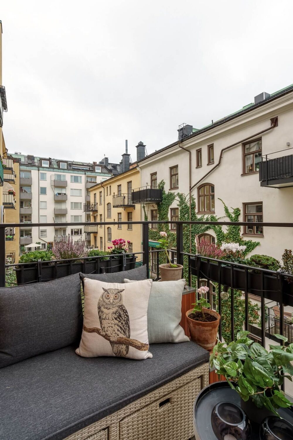 A Classic Nordic Apartment Decorated with Modern Furnishings and Color 21 balcony-courtyard-stockholm-apartment-nordroom