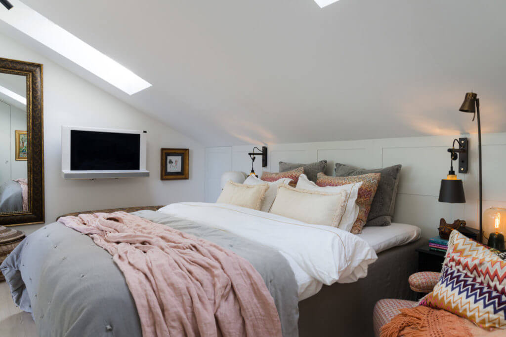 A Small Attic Apartment with Plenty of Storage 10 bedroom-sloped-ceiling-large-mirror-attic-apartment-nordroom