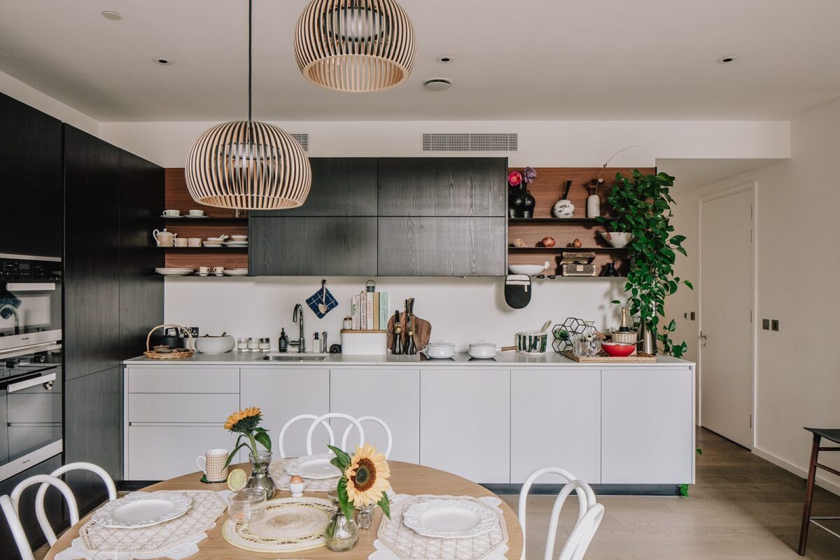 A Modern Apartment in a Former Warehouse in London 6 black-white-modern-kitchen-warehouse-conversion-nordroom