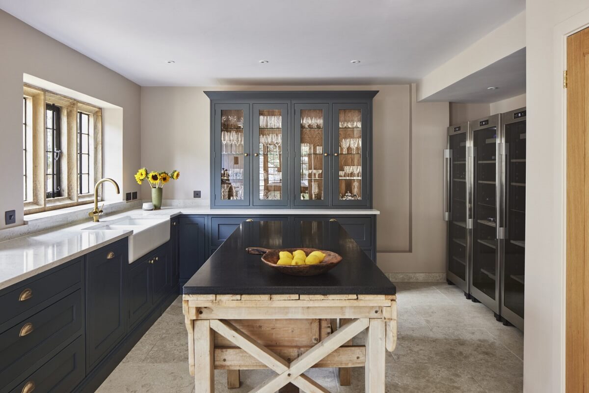 A Restored Elizabethan Manor House in England 7 blue-kitchen-cabinets-historic-house-england-nordroom