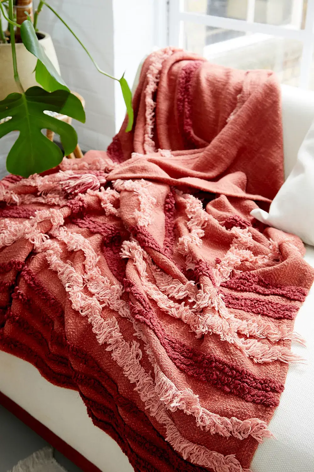 Benjamin Moore Color of the Year 2023: Raspberry Blush 11 coral throw urban outfitters Benjamin Moore Color of the Year 2023: Raspberry Blush