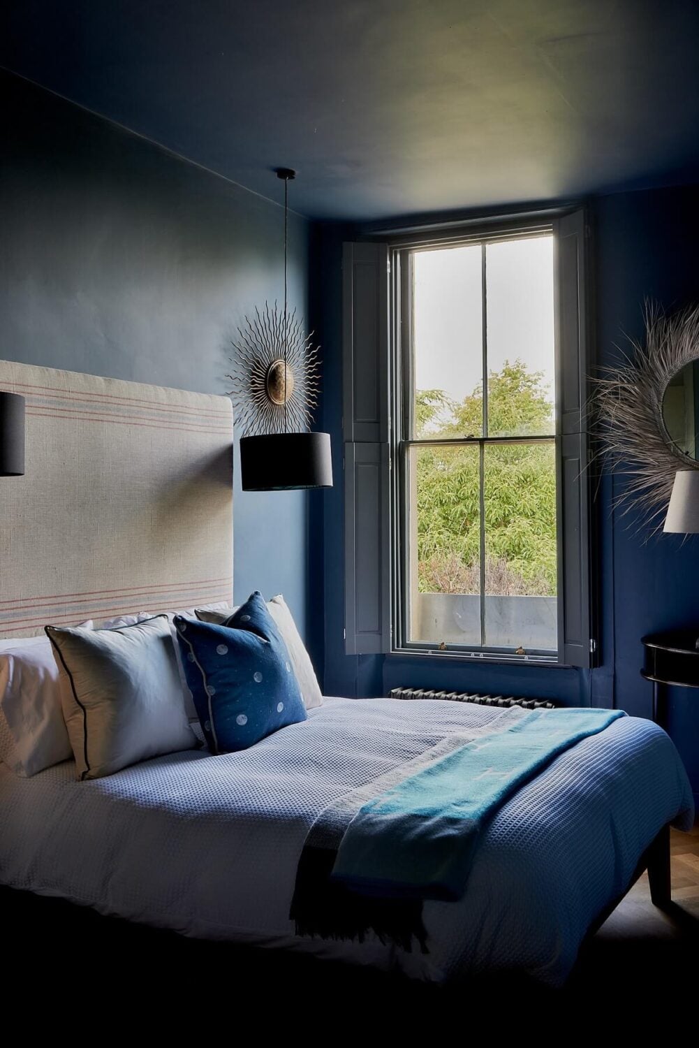 A Beautiful London Apartment in an Italianate Style Villa 17 deep-blue-bedroom-painted-ceiling-london-apartment-nordroom