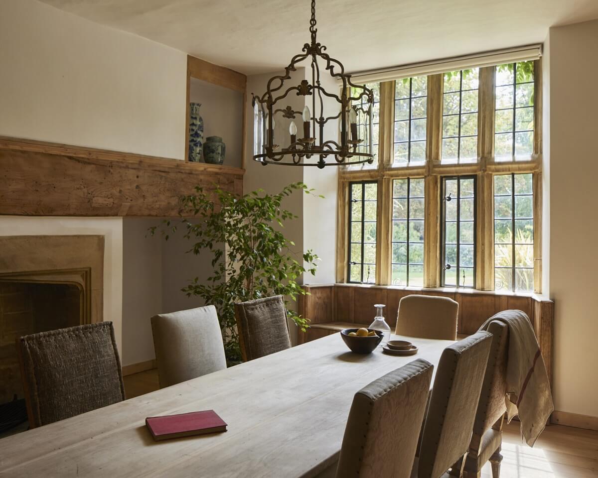 A Restored Elizabethan Manor House in England 9 dining-room-fireplace-elizabethan-manor-house-england-nordroom