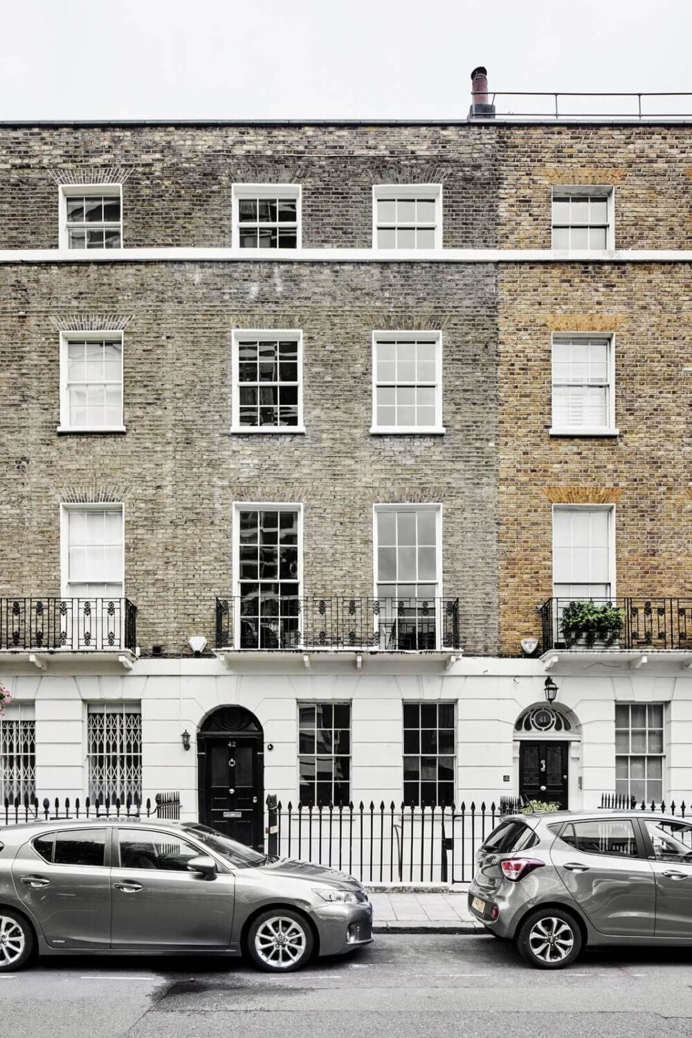 A Stylish Regency Townhouse in London 24 exterior-serene-townhouse-london-kendal-street-regency-architecture-nordroom