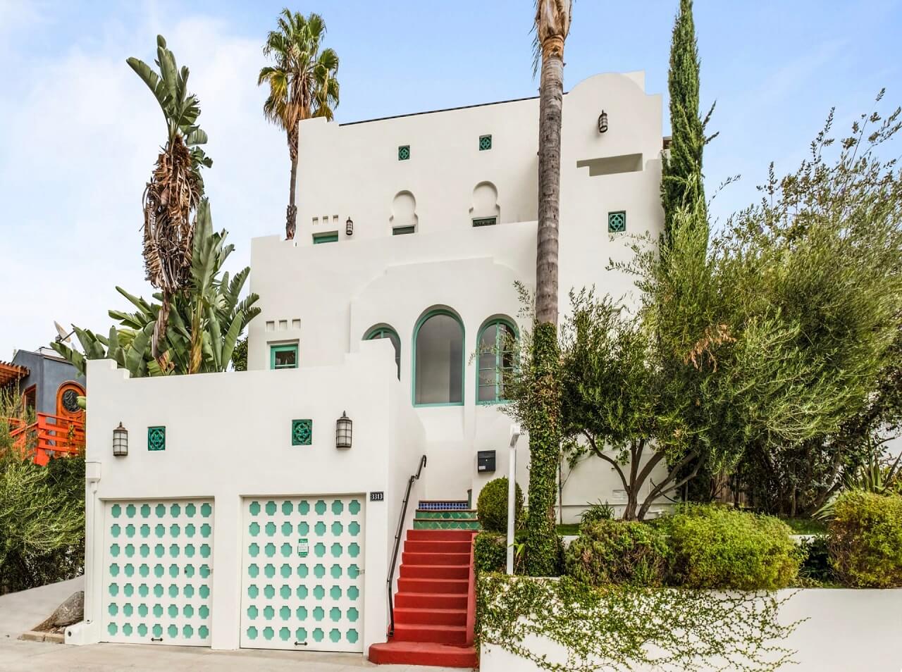 A Bright Spanish-Style Villa in Los Angeles 39 exterior-white-spanish-style-villa-los-angeles-nordroom