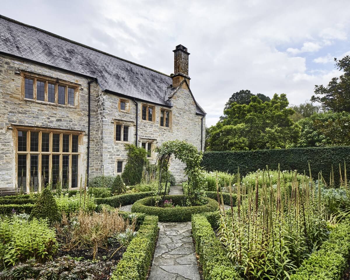 A Restored Elizabethan Manor House in England 21 garden-exterior-elizabethan-manor-house-england-nordroom