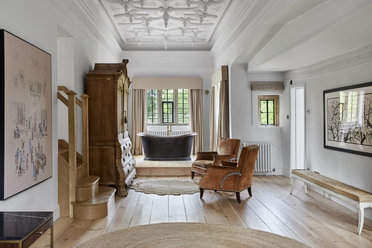 A Restored Elizabethan Manor House in England 13 grand-master-ensuite-freesanding-bath-seating-area-leather-club-chairs-nordroom