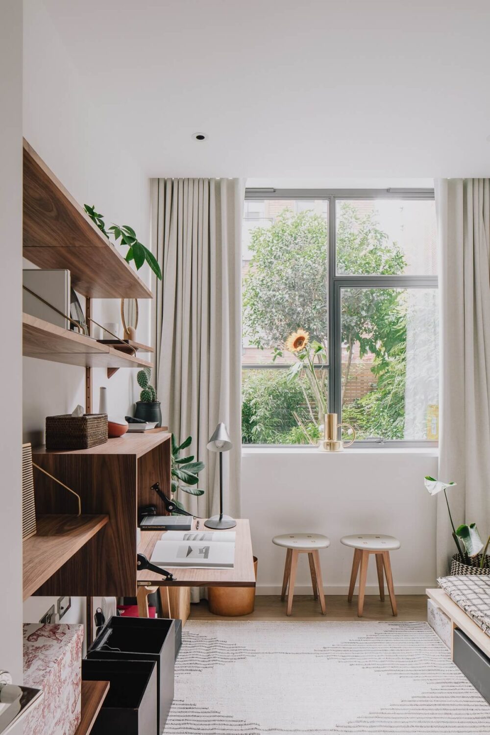 A Modern Apartment in a Former Warehouse in London 12 home-office-study-warehouse-conversion-london-nordroom