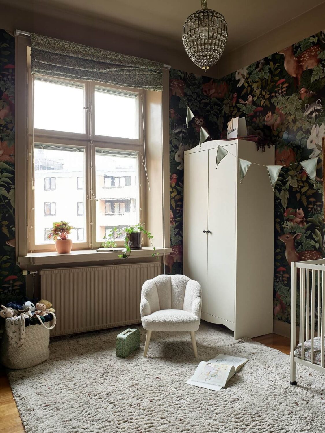 26 Children's Bedrooms Decorated with Animal Wallpaper 14 kids-bedroom-animal-wallpaper-nordroom