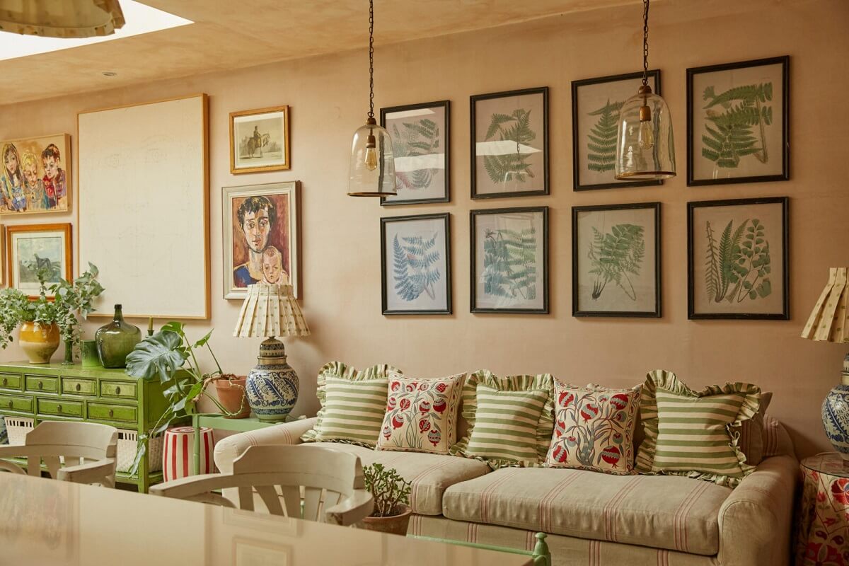 A Colorful Eclectic House Designed by Alice Palmer 5 kitchen-pink-plaster-walls-sofa-colorful-nordroom