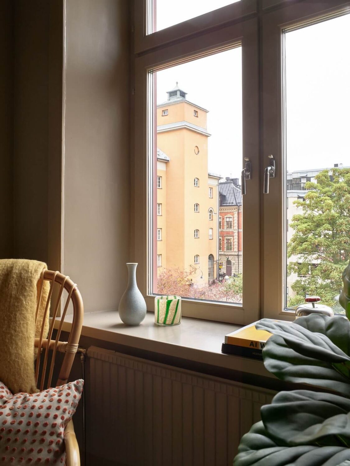 A Warm Nordic Apartment with Light Brown Walls 19 light-brown-bedroom-deep-window-sill-nordroom