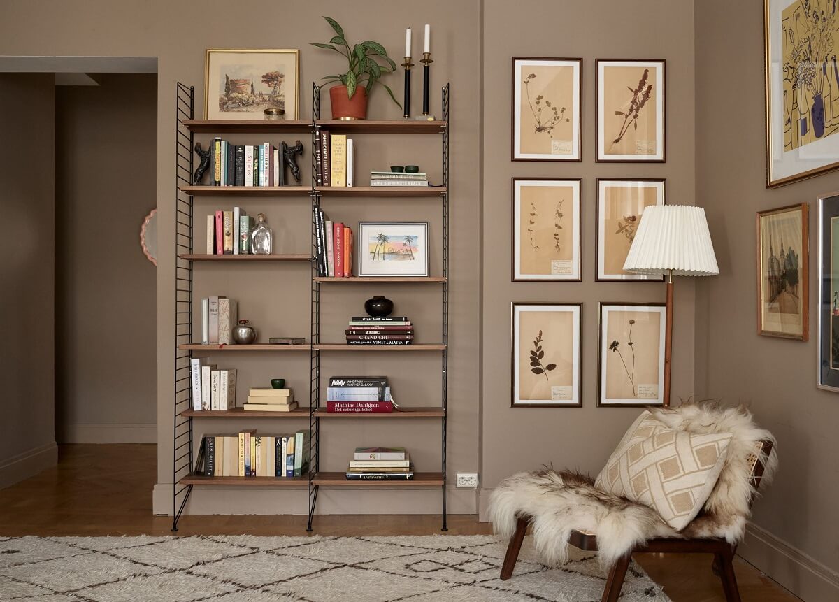 A Warm Nordic Apartment with Light Brown Walls 3 living-room-light-brown-walls-gallery-wall-string-shelves-nordroom