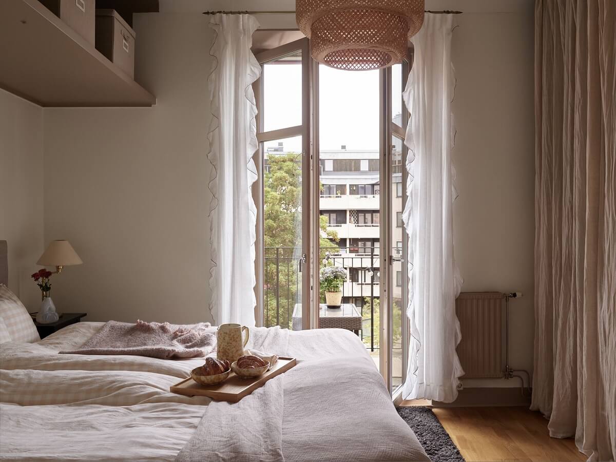 A Warm Nordic Apartment with Light Brown Walls 13 master-bedroom-shelf-light-brown-accent-color-nordroom