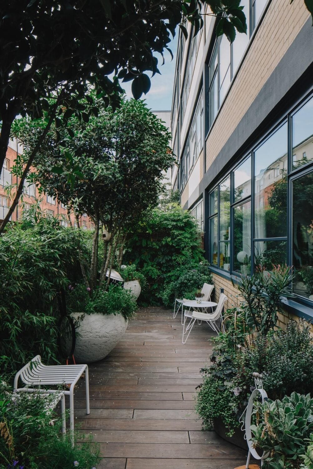 A Modern Apartment in a Former Warehouse in London 13 outdoor-terrace-warehouse-conversion-london-nordroom