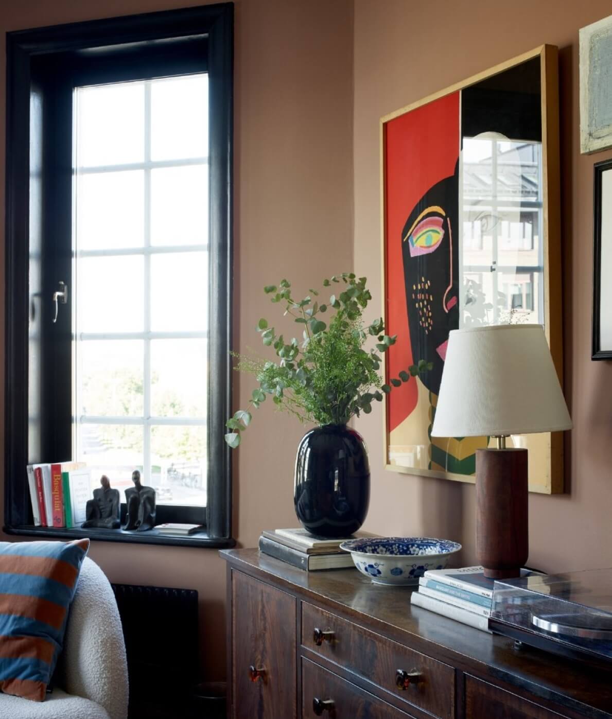 A Colorful Nordic Apartment with Dusty Pink Walls 3 pink-walls-liivng-room-sideboard-nordroom