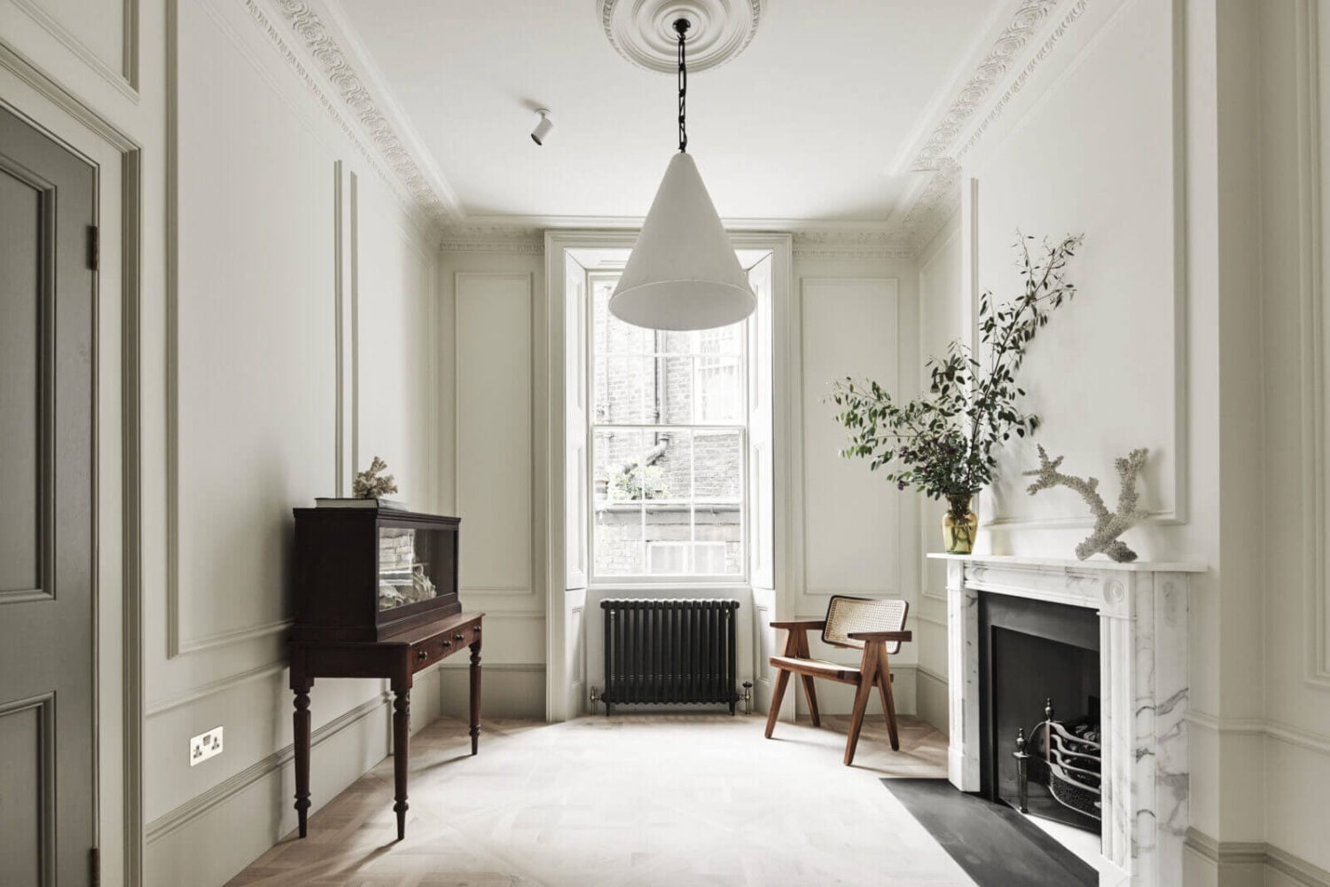 A Stylish Regency Townhouse in London 13 serene-london-townhouse-fireplace-original-features-living-room-nordroom
